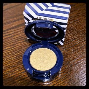 Mac eyeshadow Barefoot